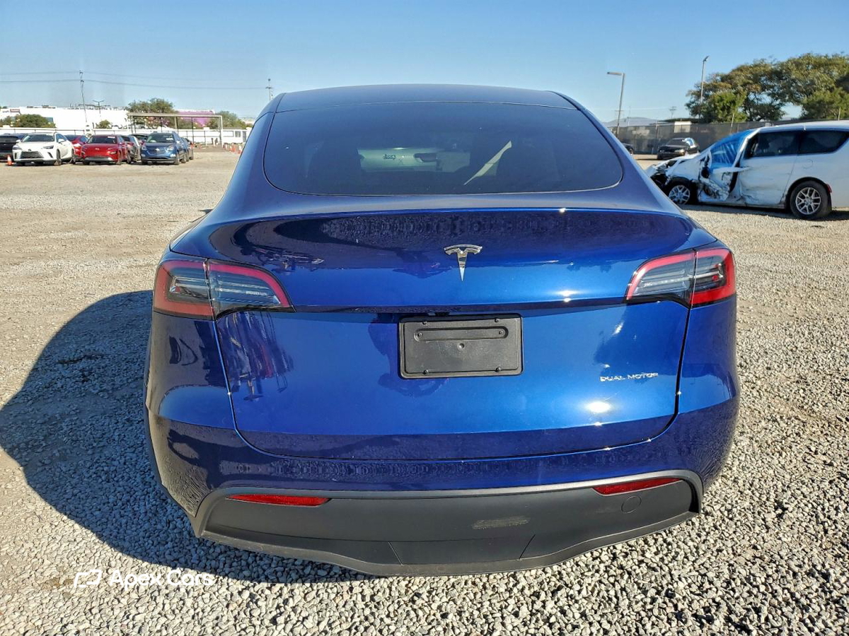 Tesla Model Y 2024