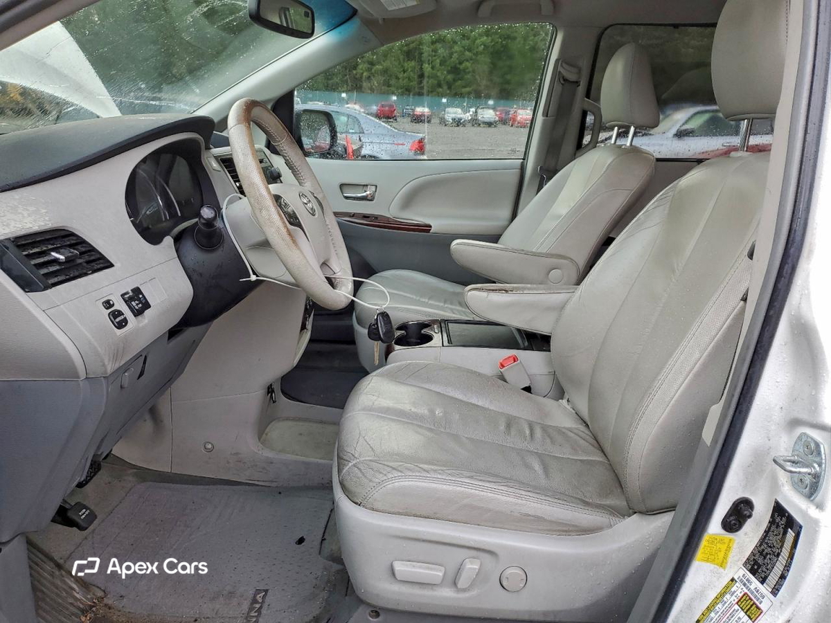 Toyota Sienna 2012