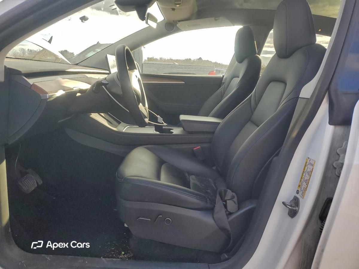Tesla Model Y 2025
