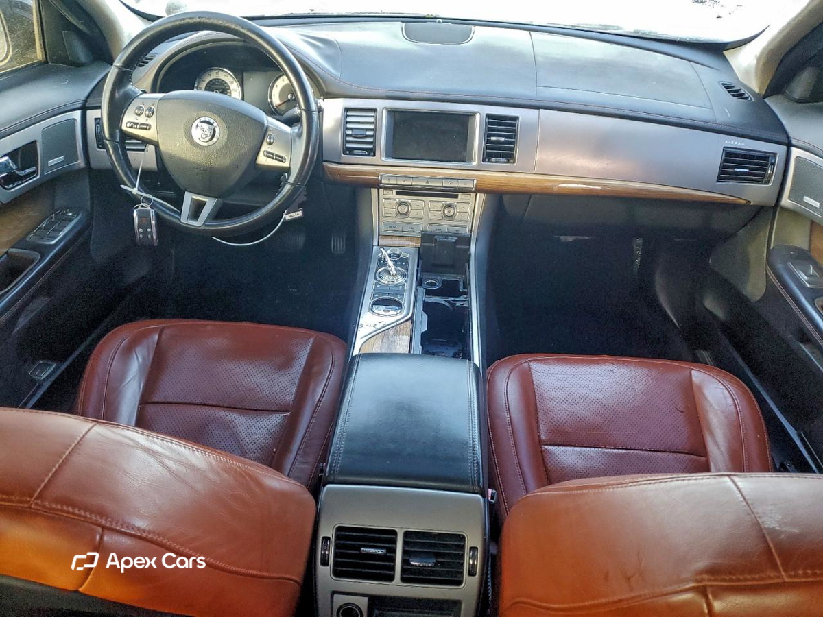 Jaguar XF 2010