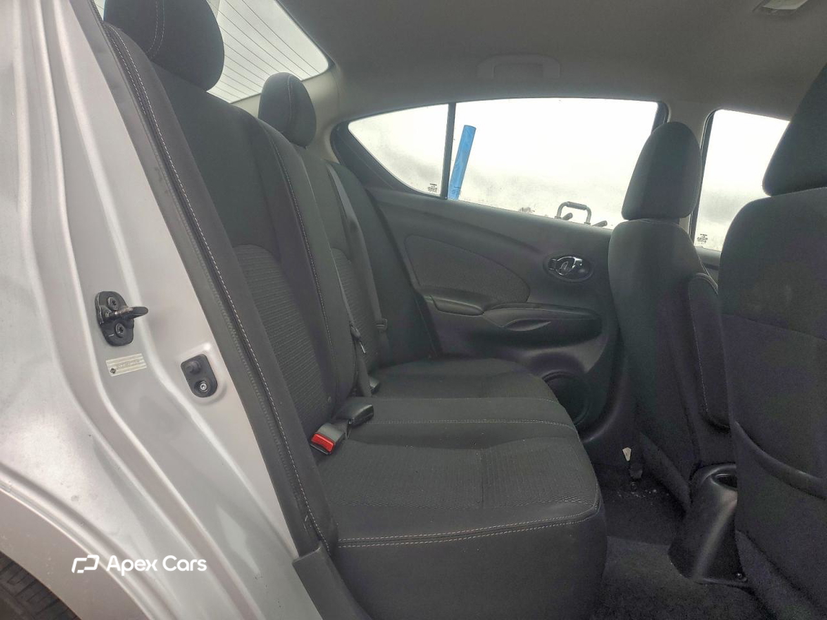 Nissan Versa 2015