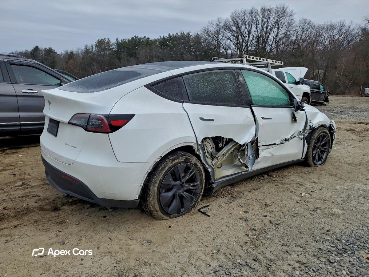Tesla Model Y 2025