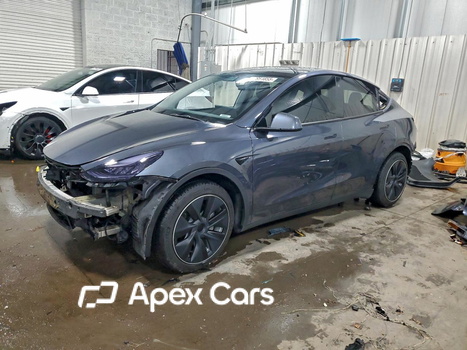 Tesla Model Y 2021 - Image 1 of 14