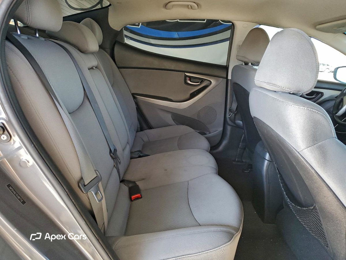 Hyundai Elantra 2012