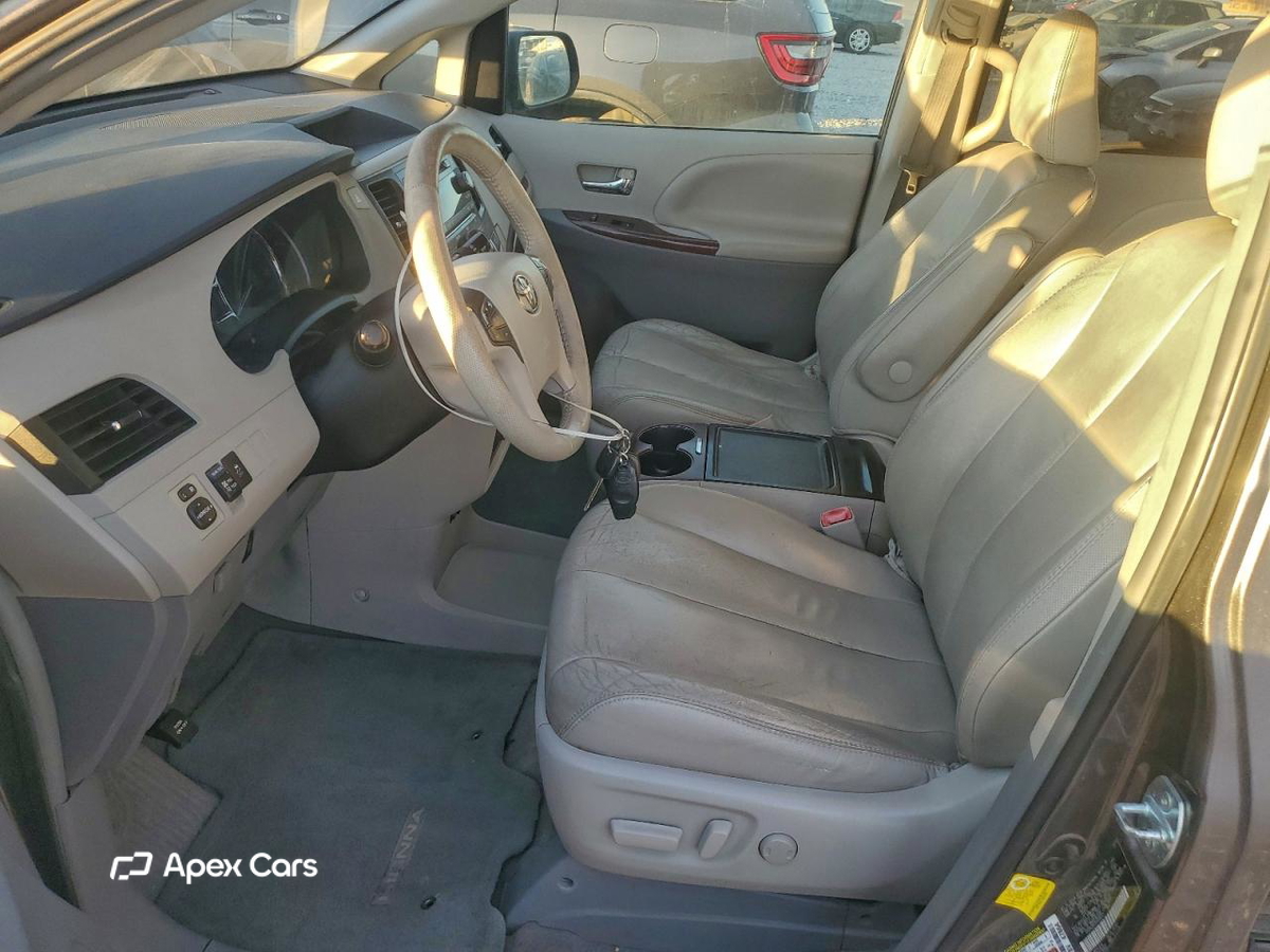 Toyota Sienna 2012