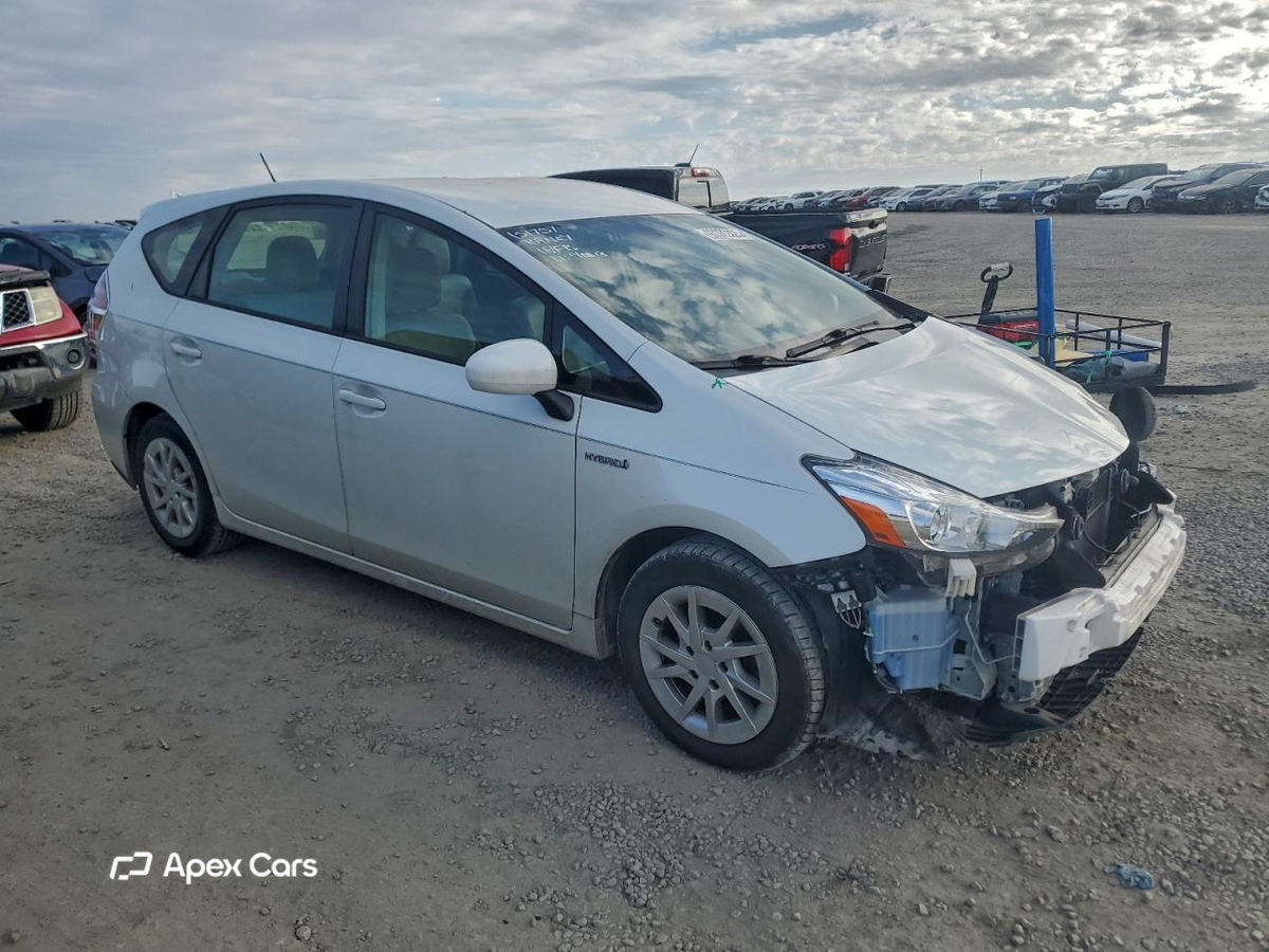 Toyota Prius v (+) 2015