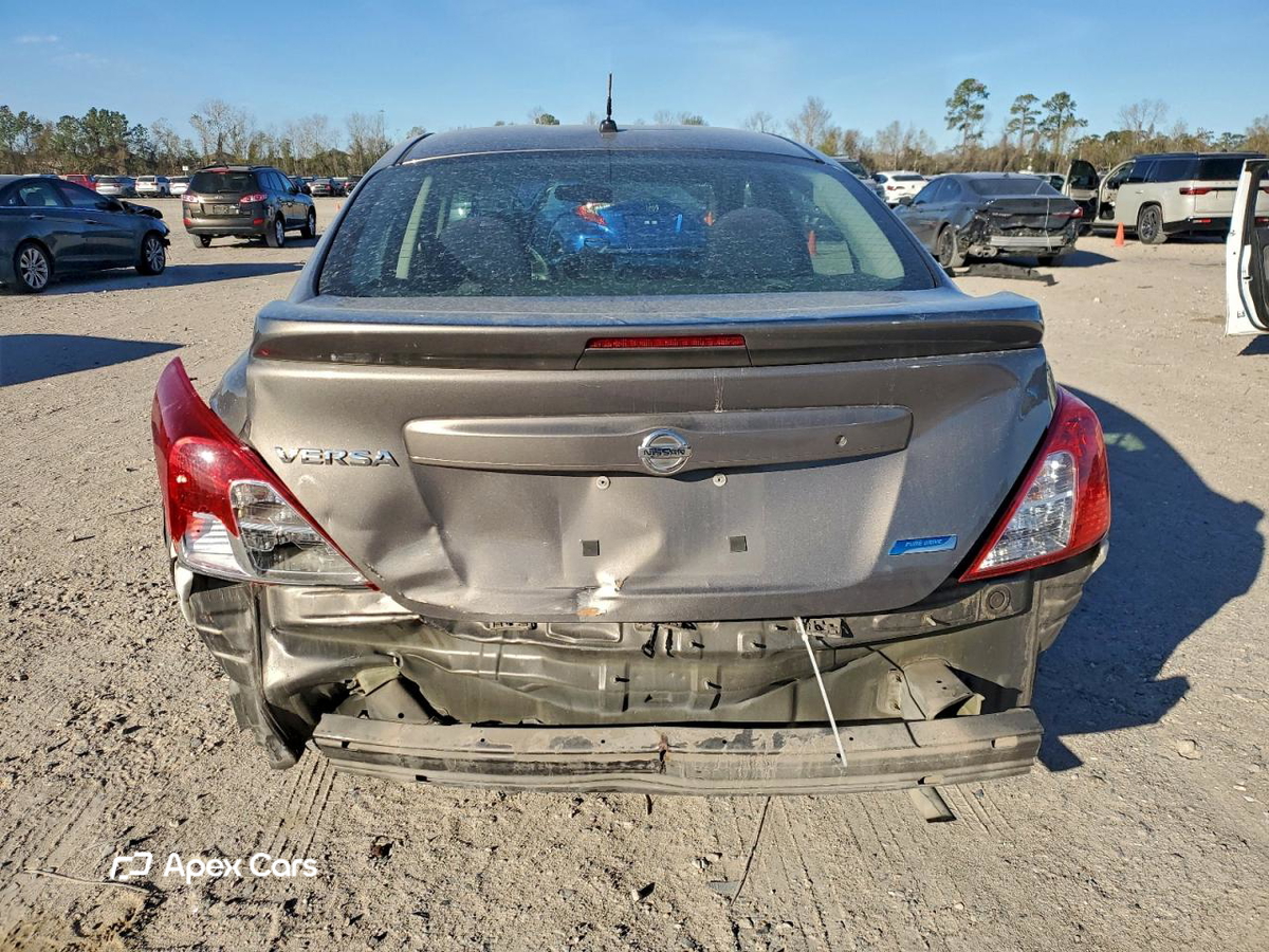 Nissan Versa 2015