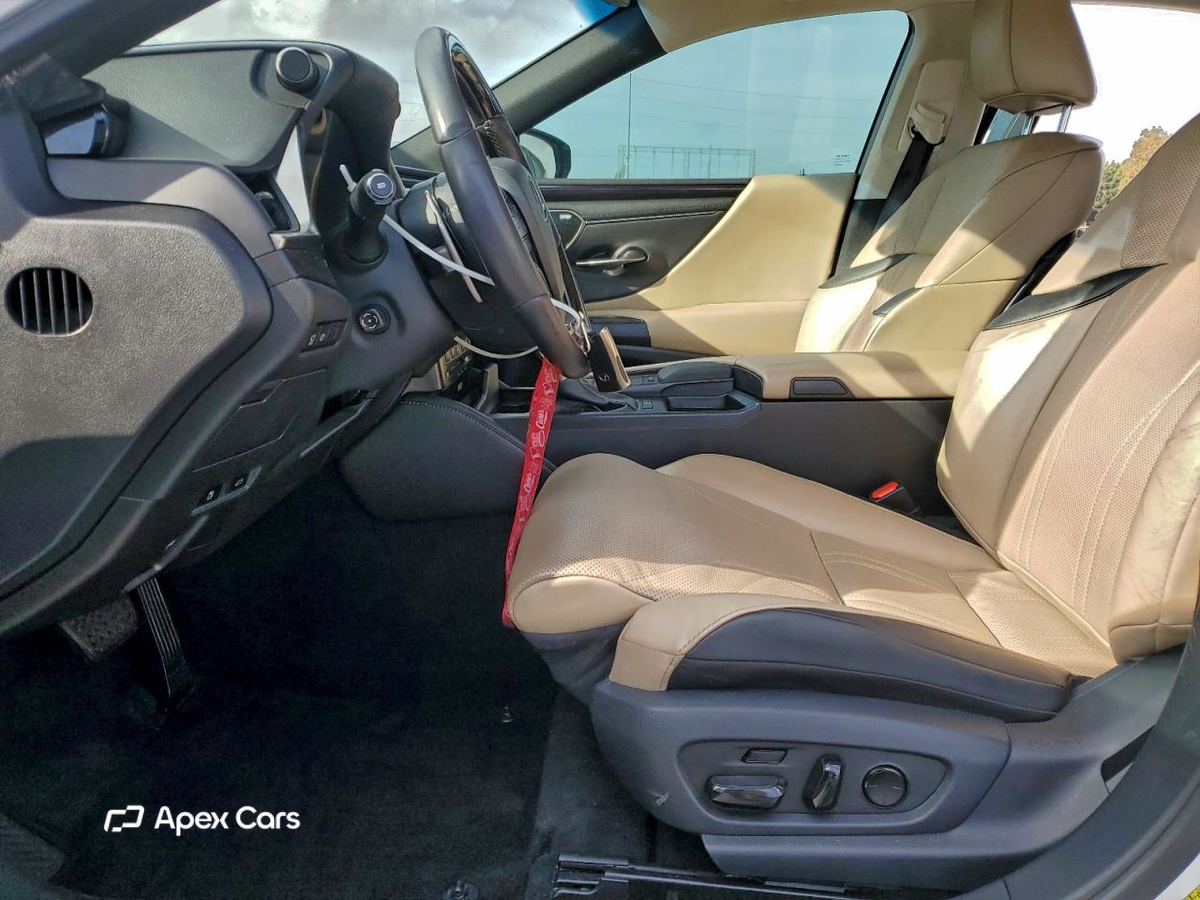 Lexus ES 2019