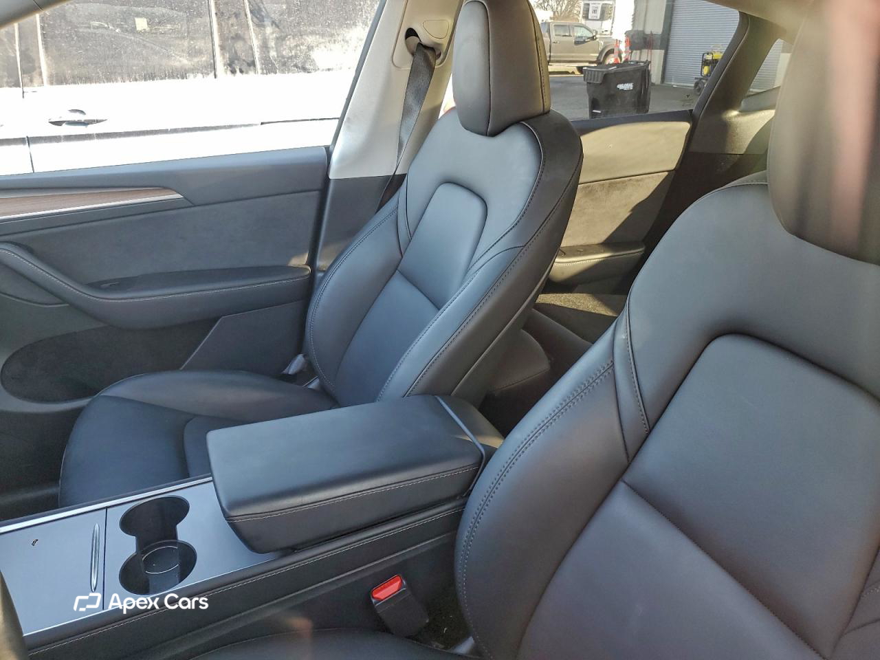 Tesla Model Y 2025