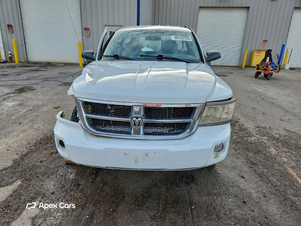 Dodge Dakota 2011