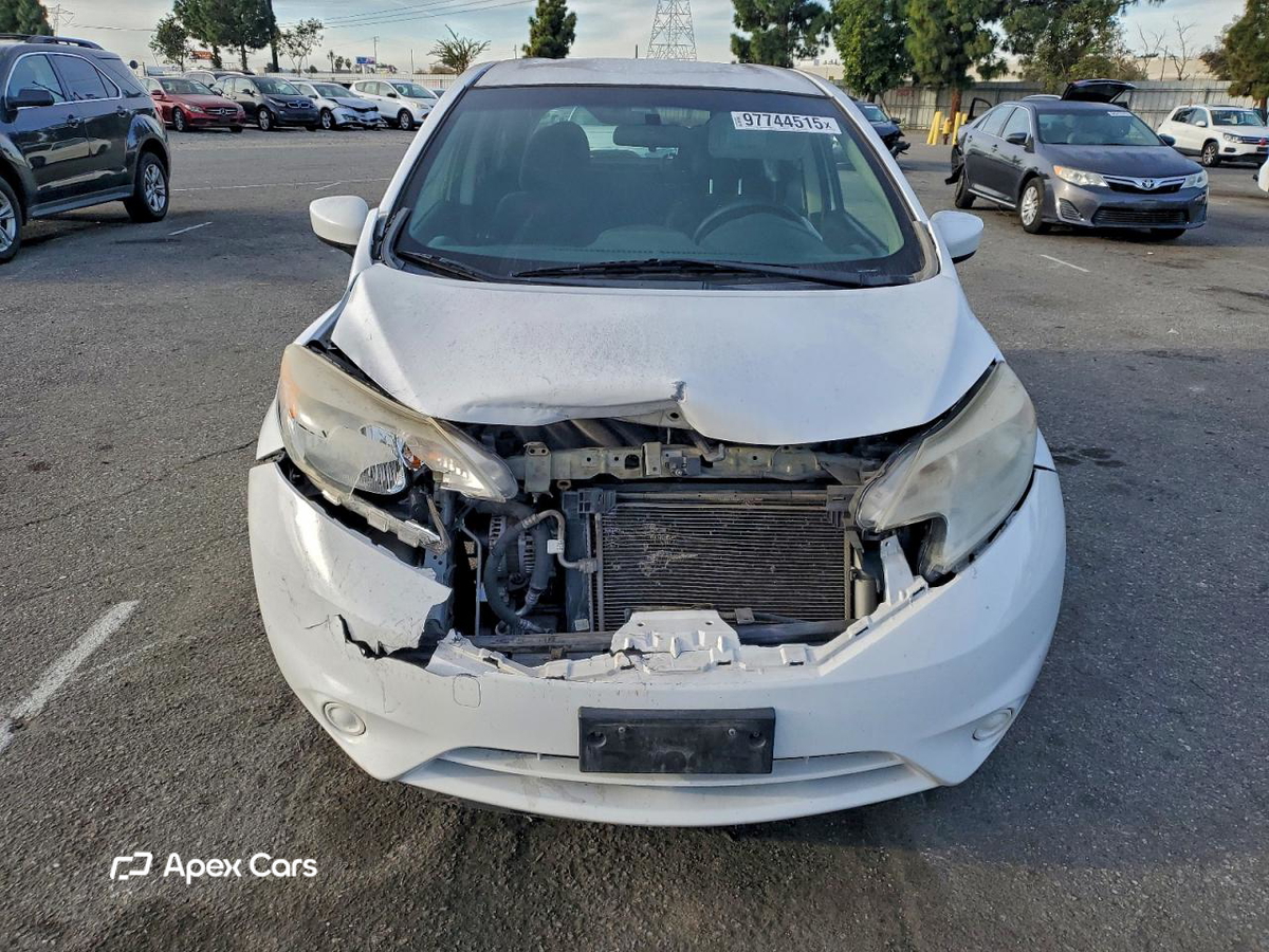 Nissan Versa 2015