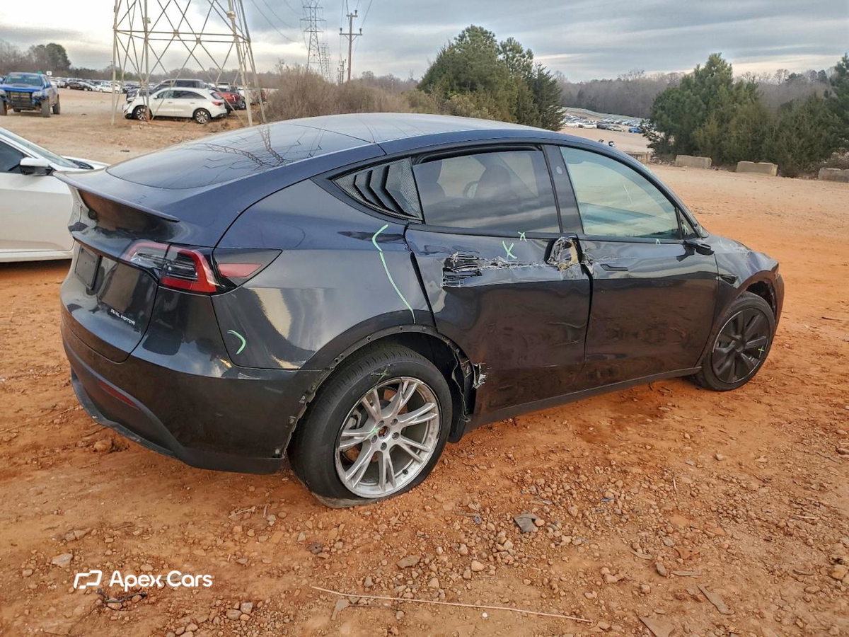 Tesla Model Y 2024
