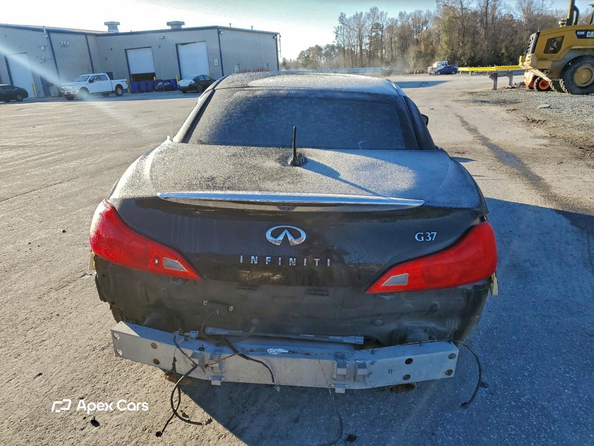 Infiniti G 2011