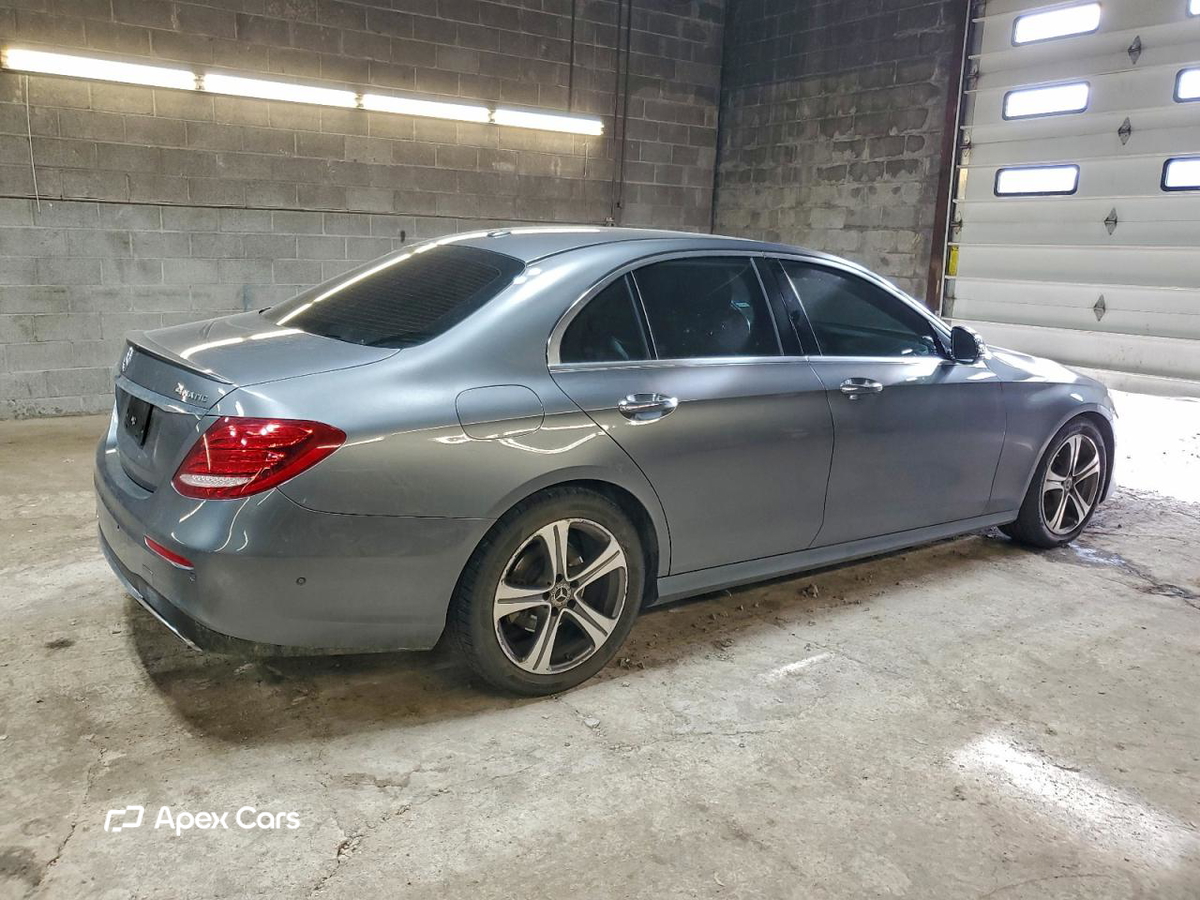 Mercedes-Benz  2018