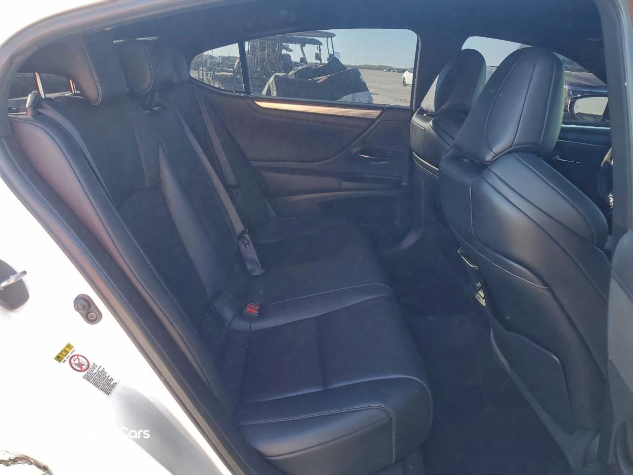 Lexus ES 2019