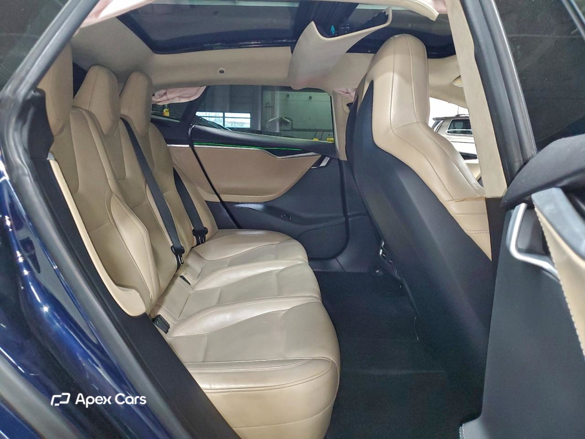 Tesla Model S 2015