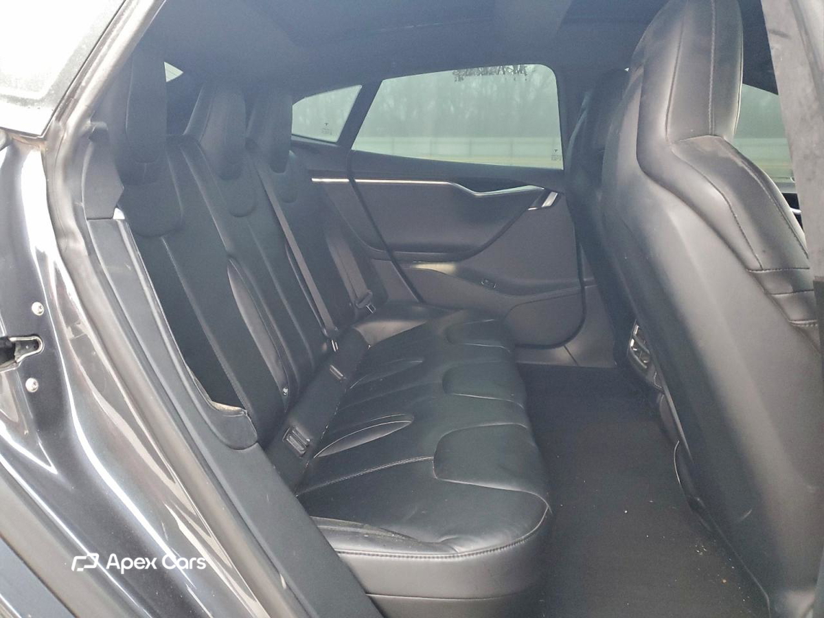 Tesla Model S 2015
