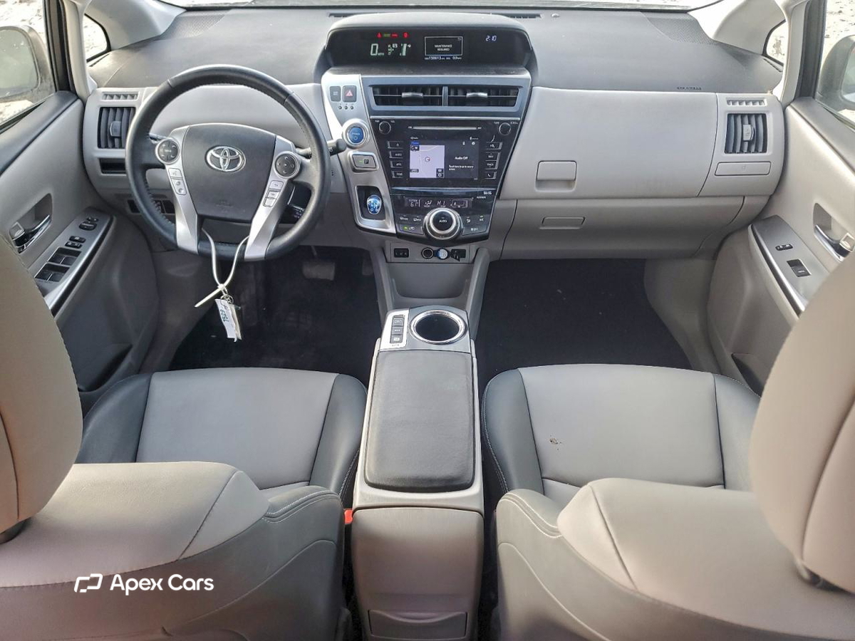 Toyota Prius v (+) 2015