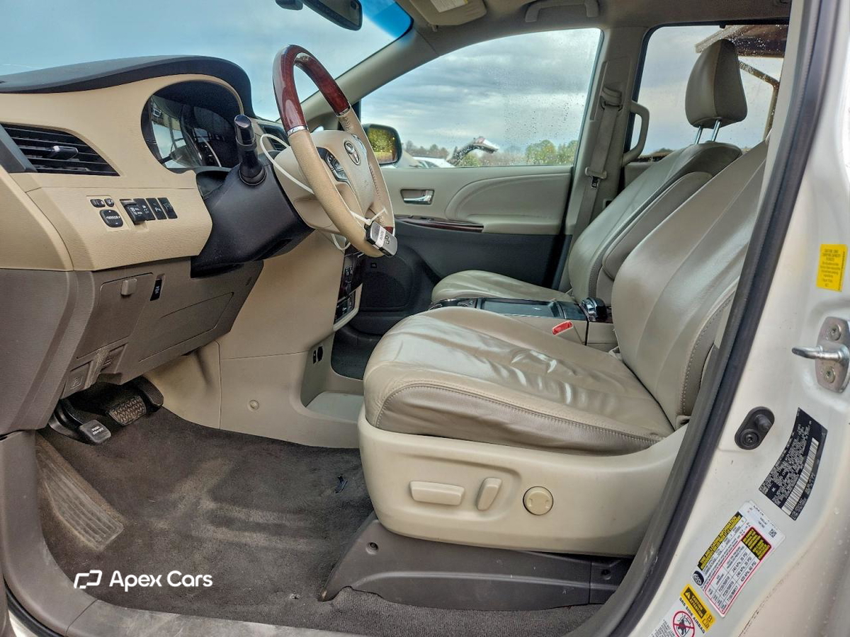 Toyota Sienna 2011