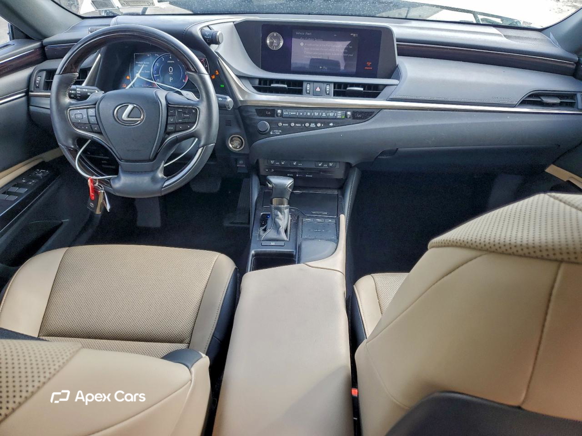 Lexus ES 2020