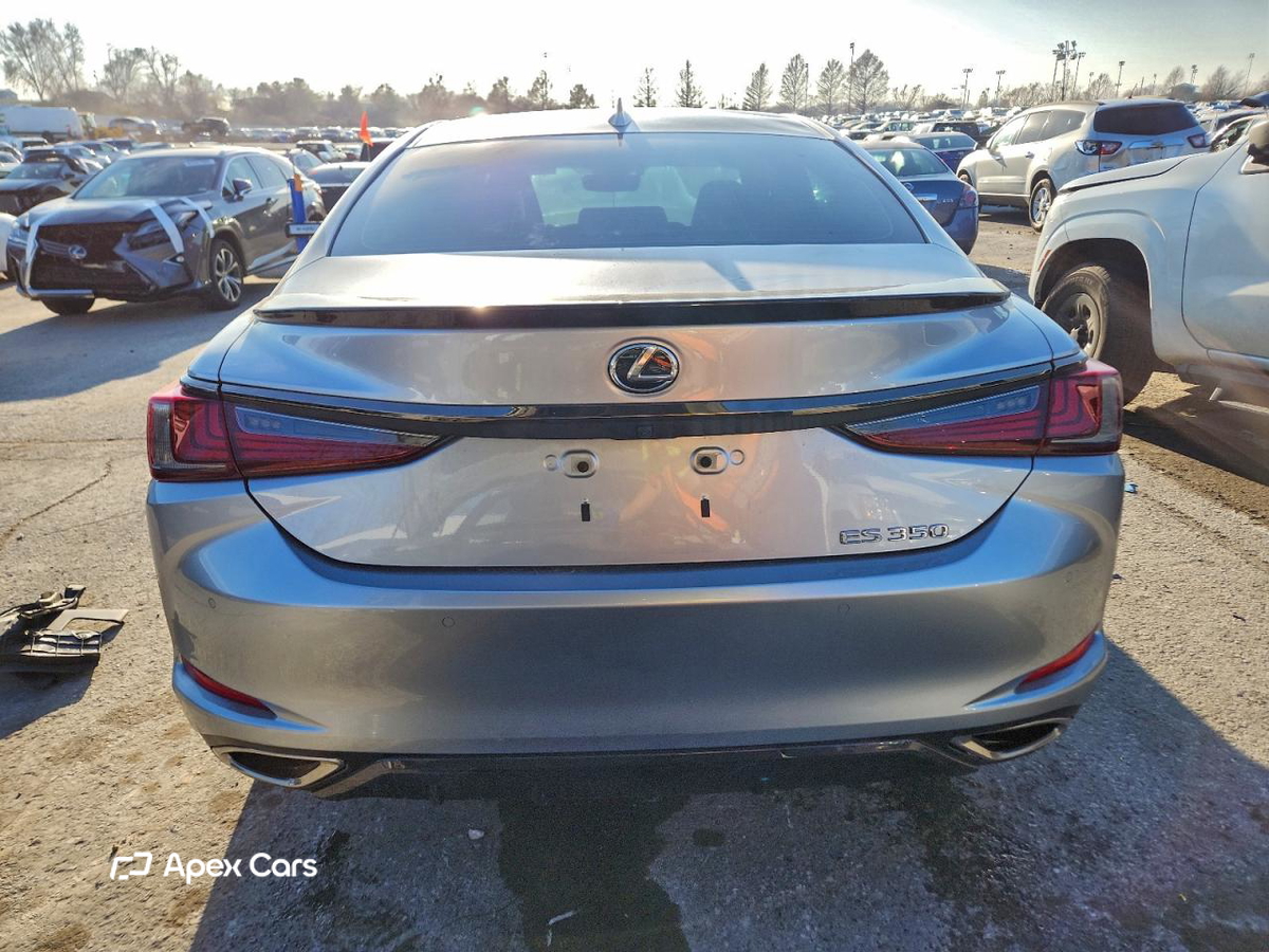 Lexus ES 2025