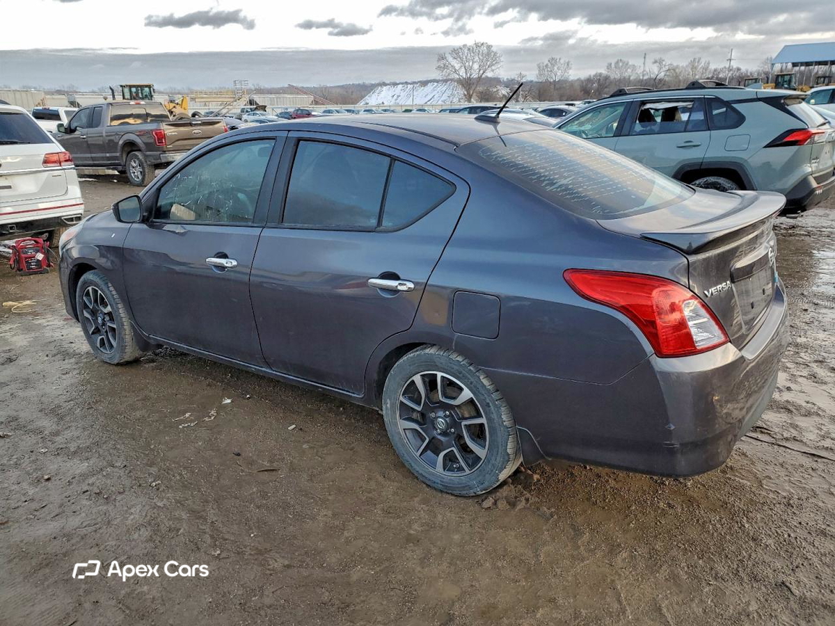 Nissan Versa 2015
