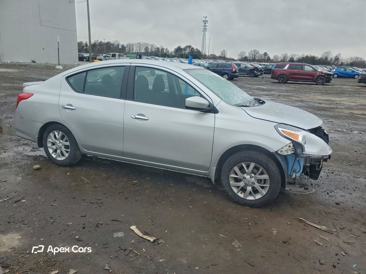 Nissan Versa 2015