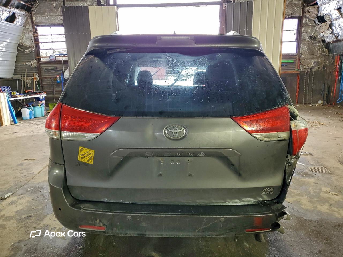 Toyota Sienna 2011