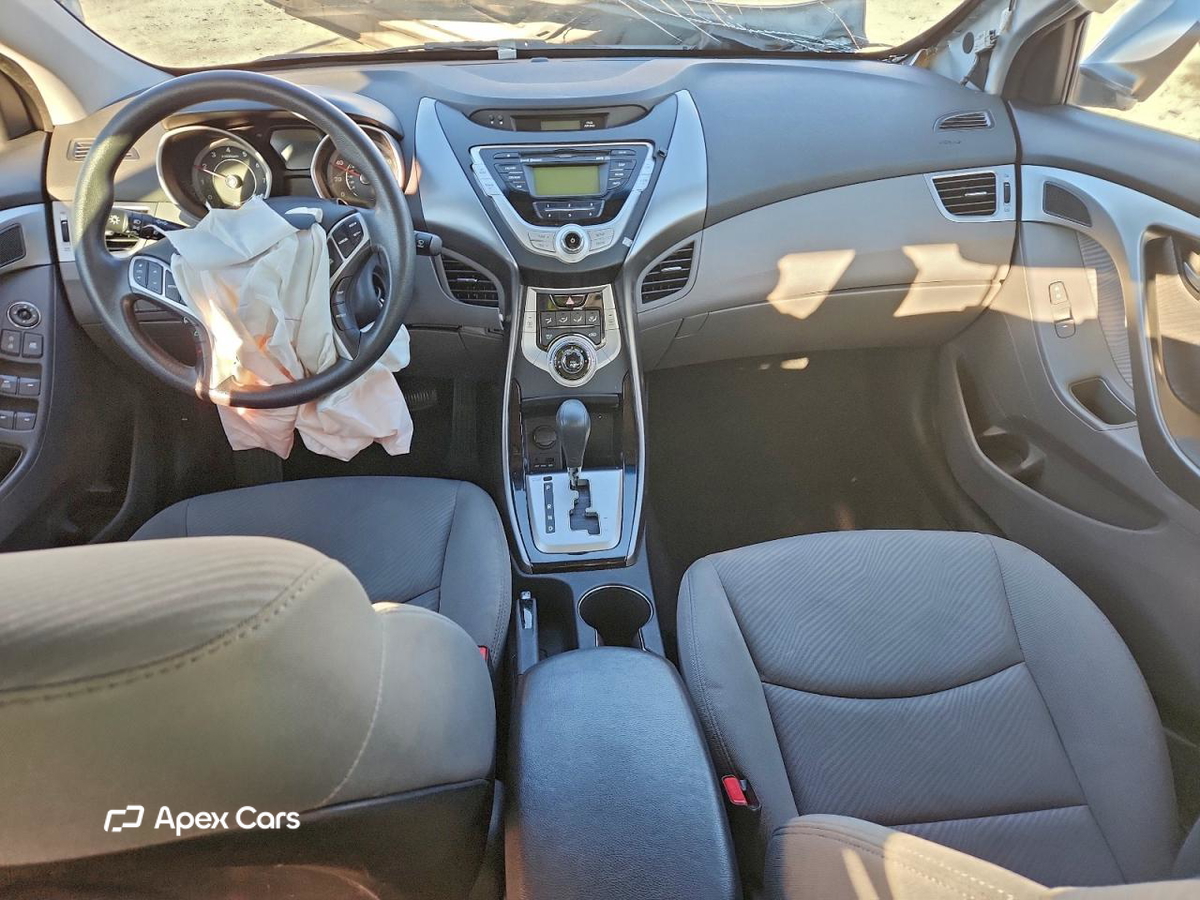Hyundai Elantra 2012