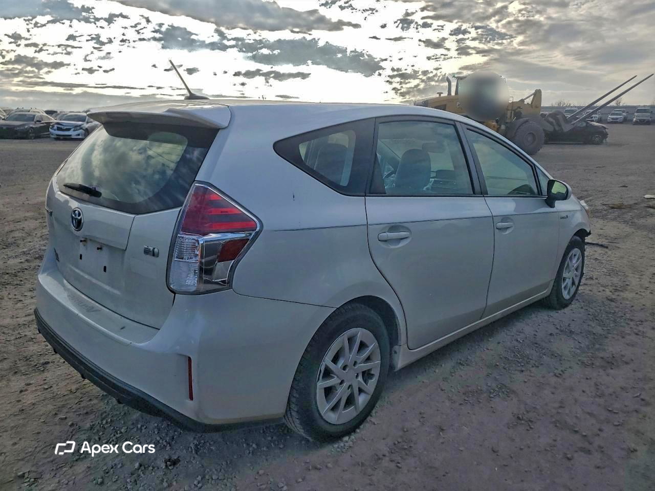 Toyota Prius v (+) 2015
