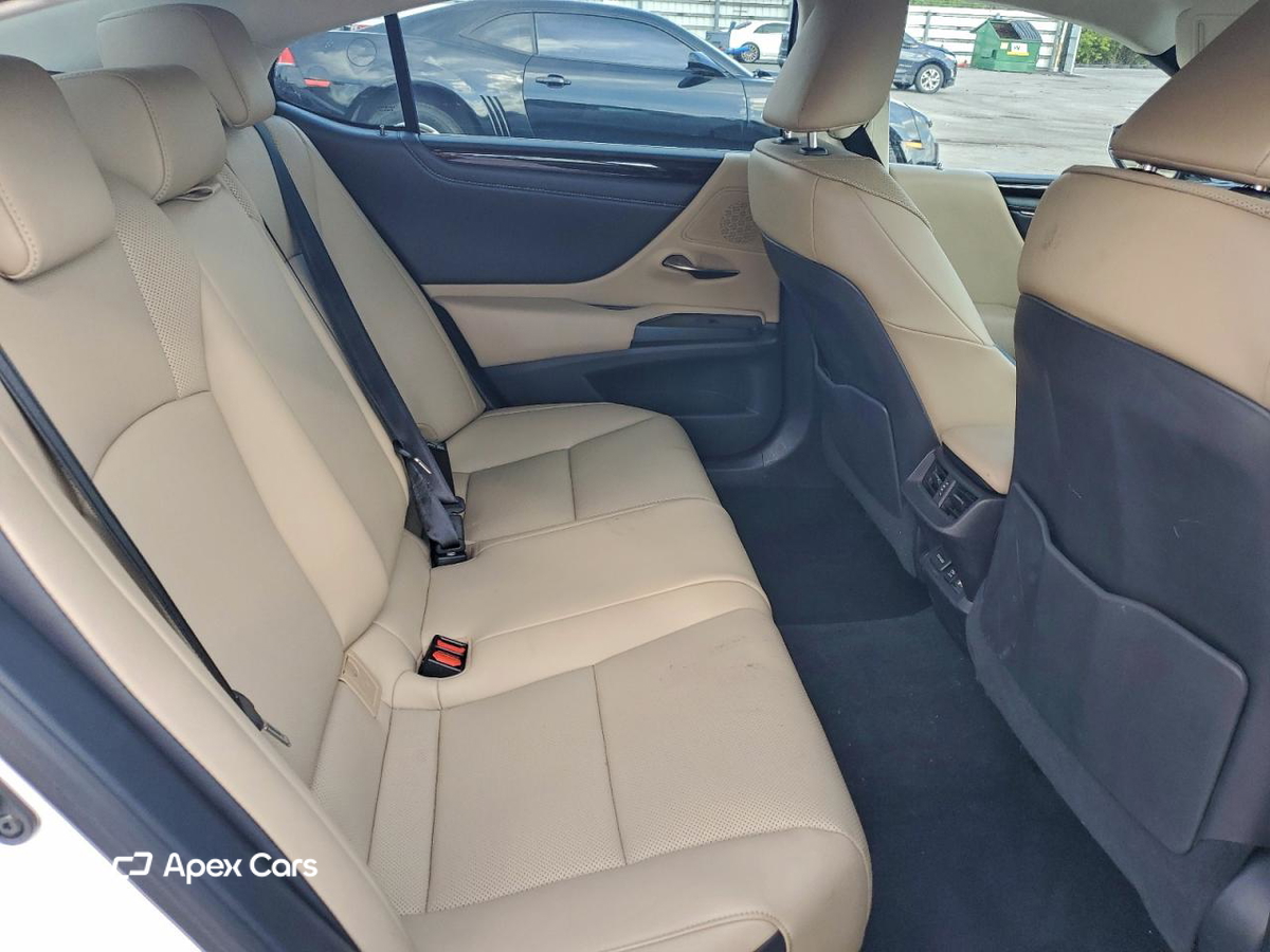 Lexus ES 2020