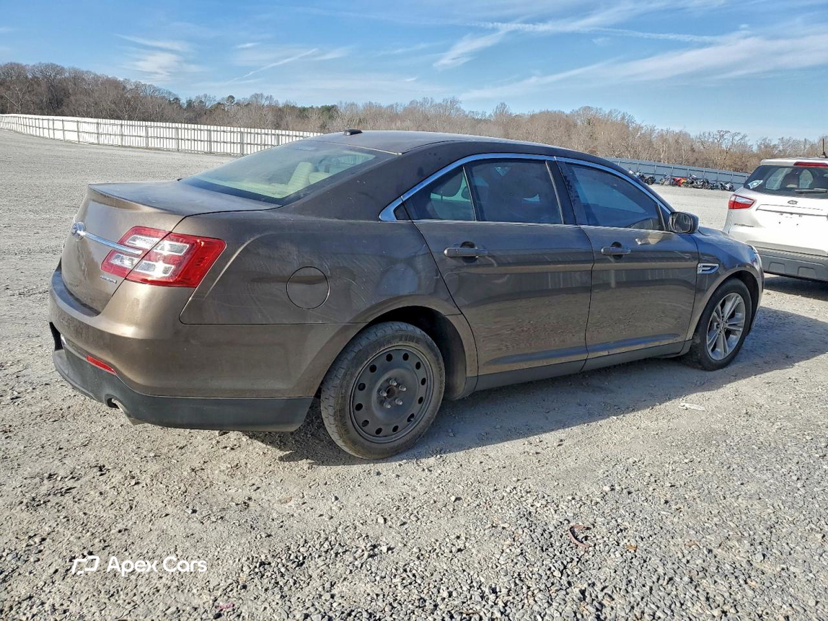 Ford Taurus 2016