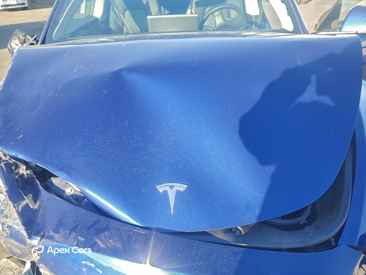 Tesla Model Y 2025