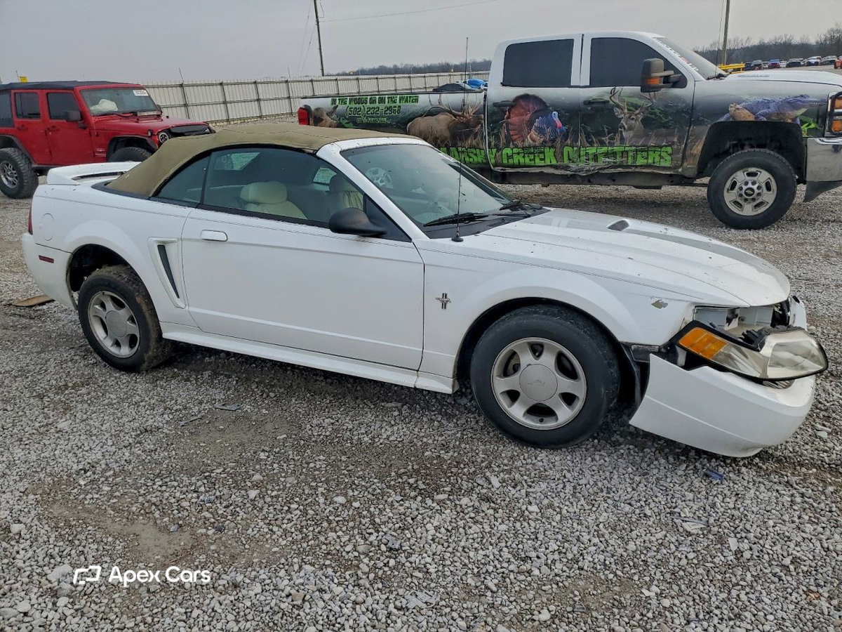 Ford Mustang 2000