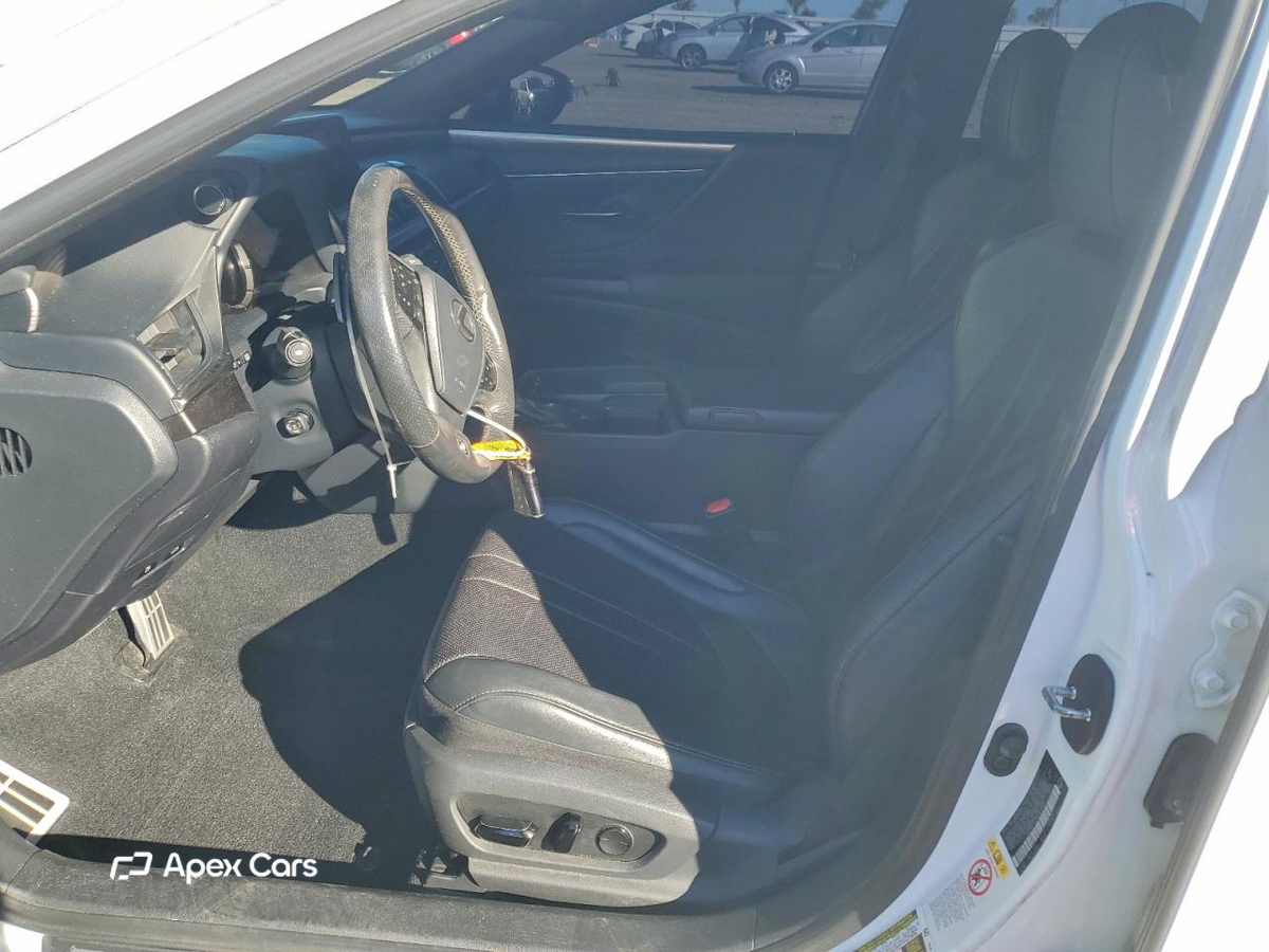 Lexus ES 2019