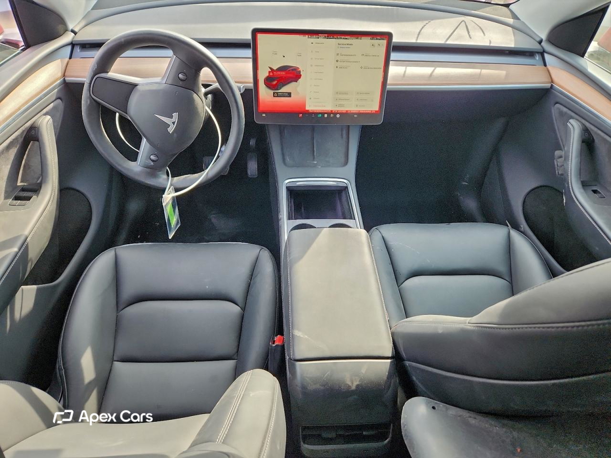 Tesla Model Y 2025
