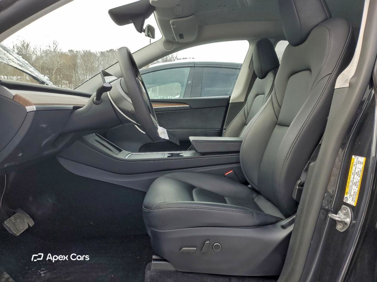 Tesla Model Y 2025