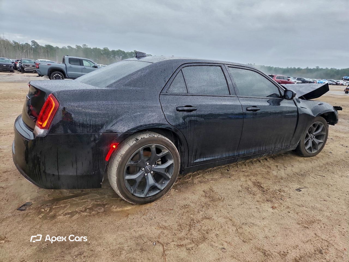 Chrysler 300 2022