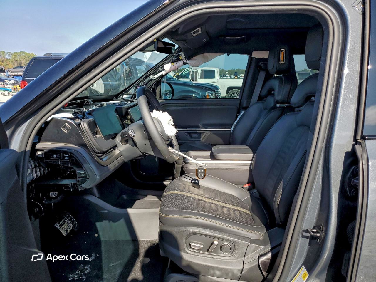 Rivian R1S 2025