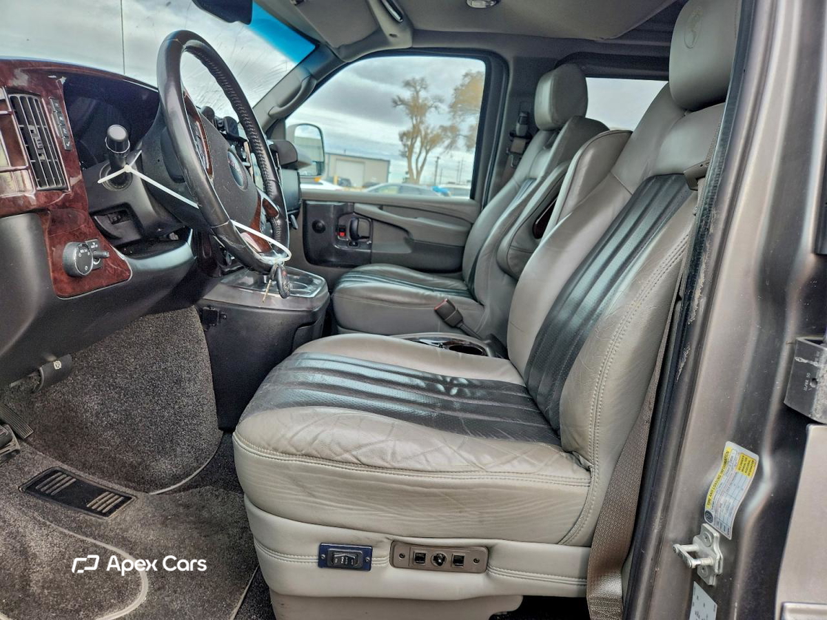 GMC Savana 2012
