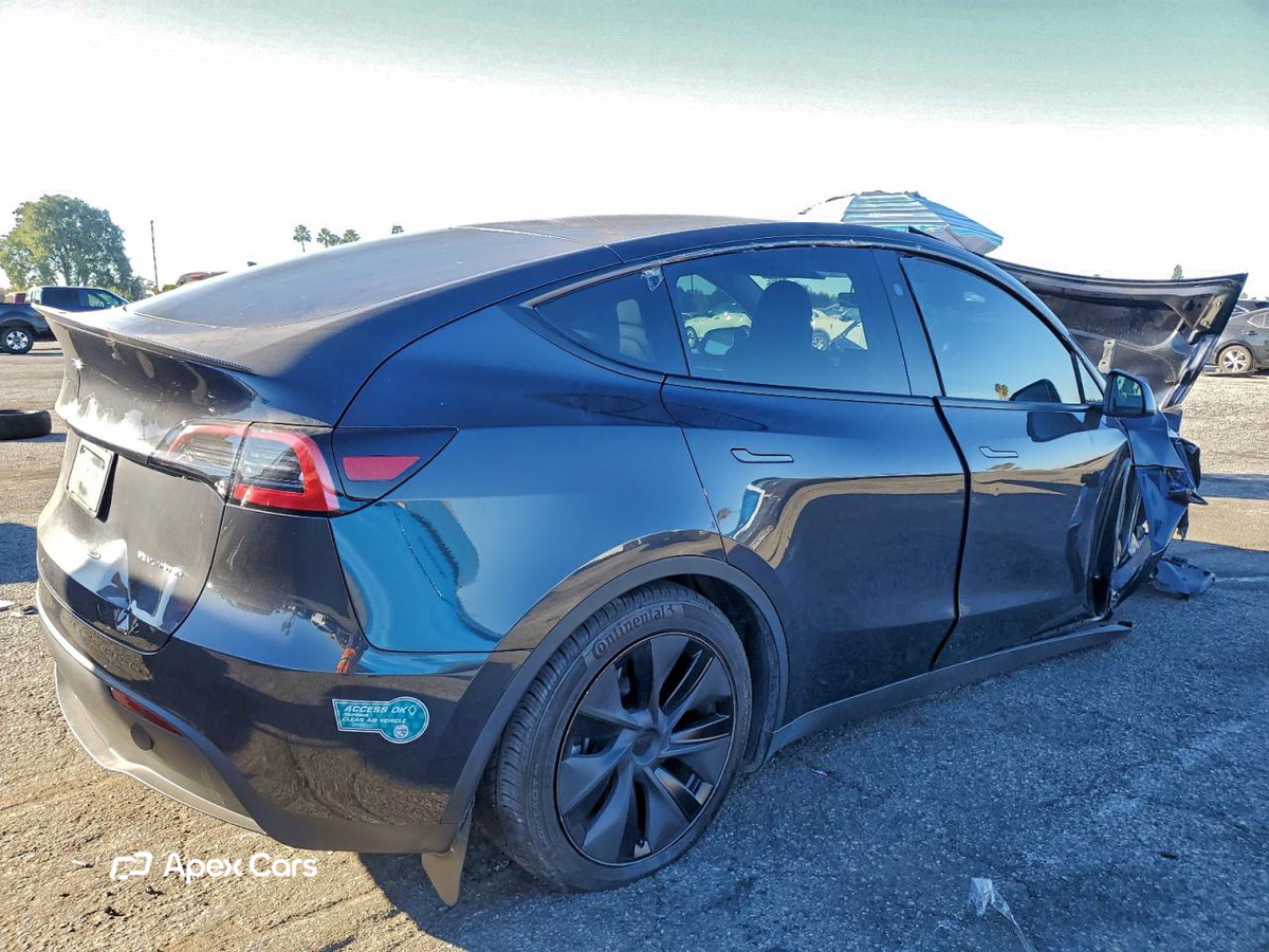 Tesla Model Y 2025