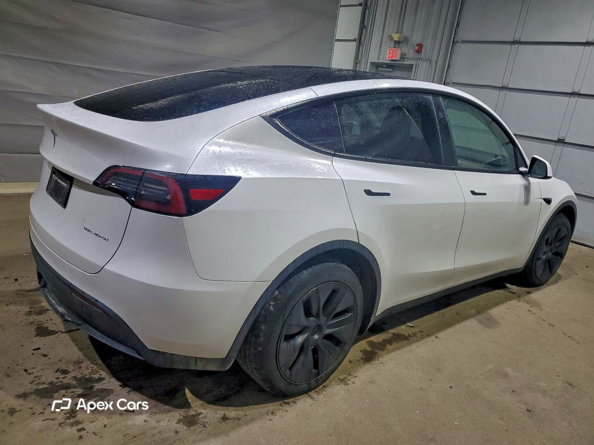 Tesla Model Y 2025