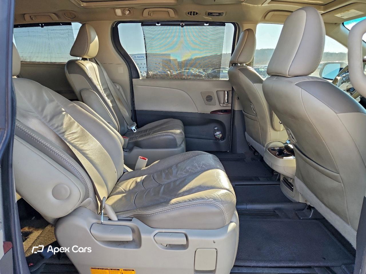 Toyota Sienna 2011
