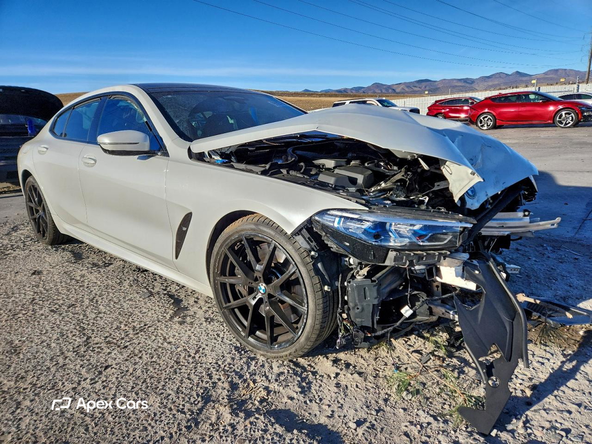 BMW Series 8 2022