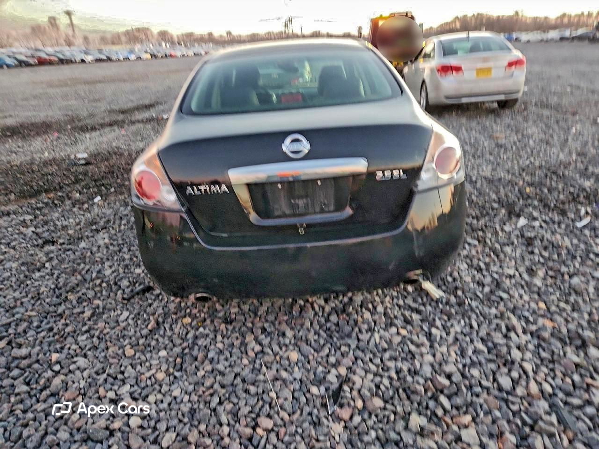 Nissan Altima 2011