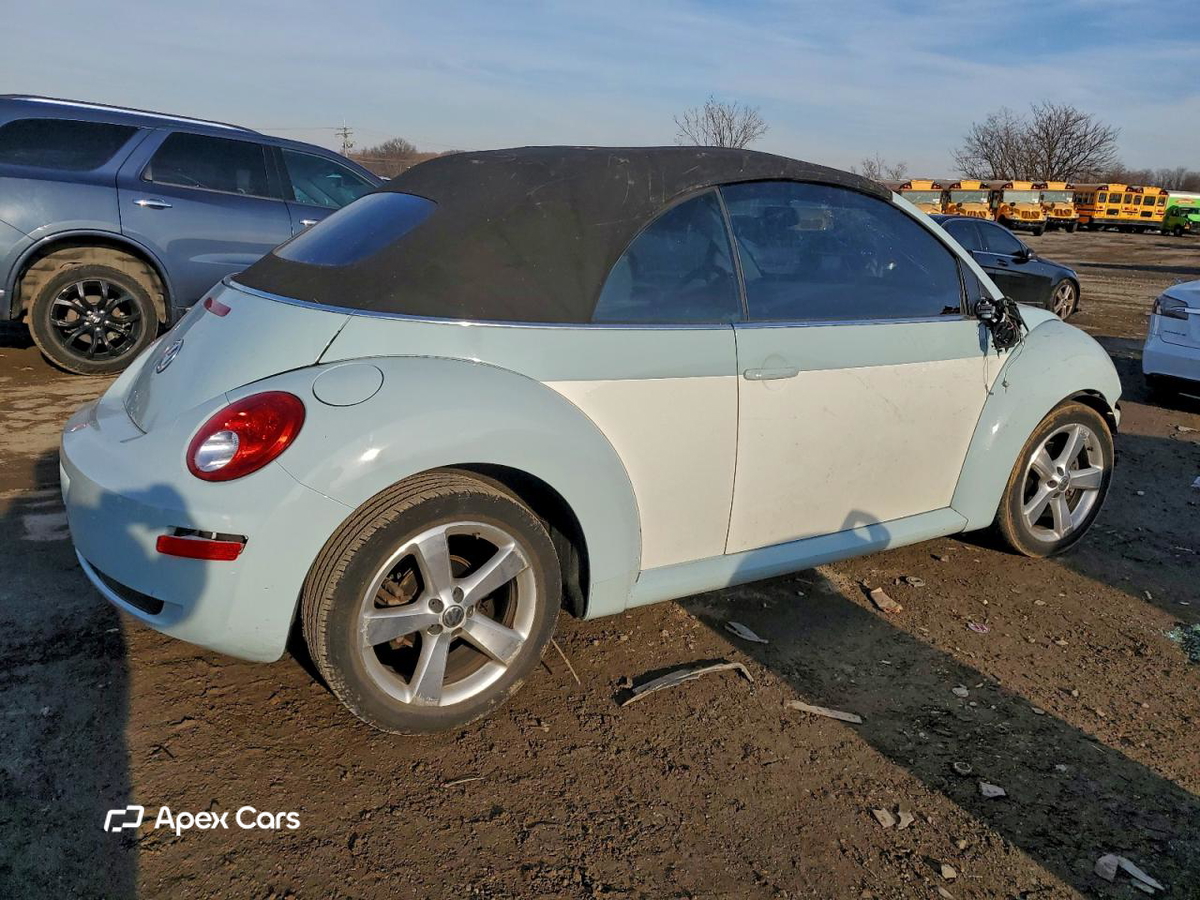 Volkswagen Beetle 2010
