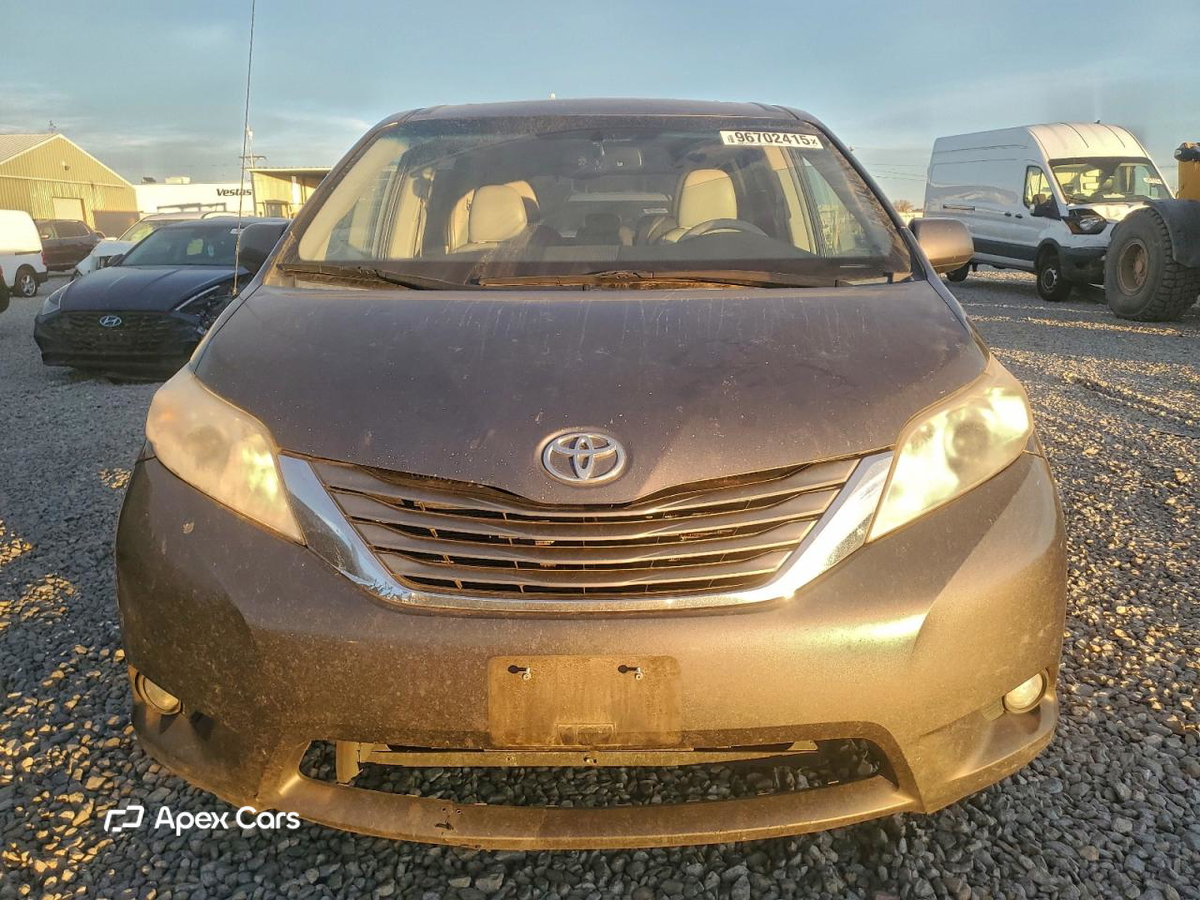 Toyota Sienna 2012