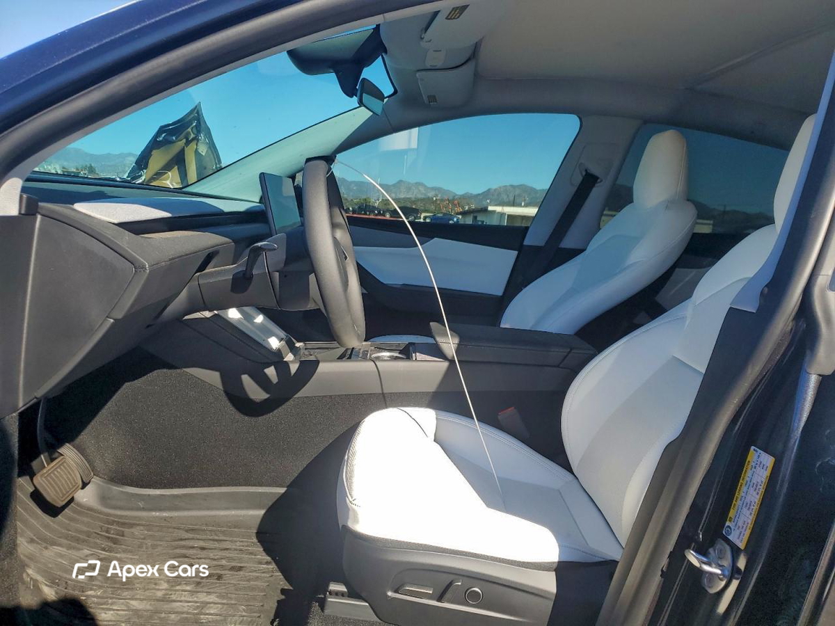 Tesla Model Y 2026