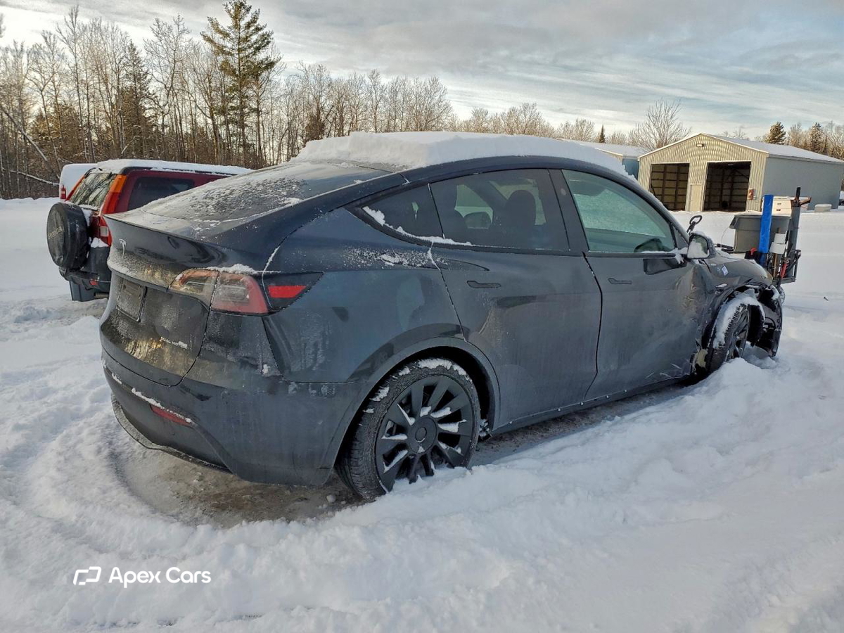 Tesla Model Y 2025