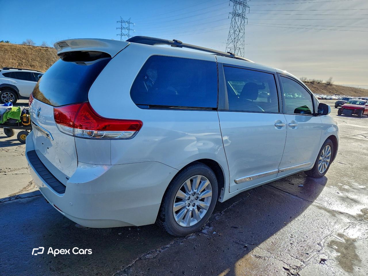 Toyota Sienna 2012